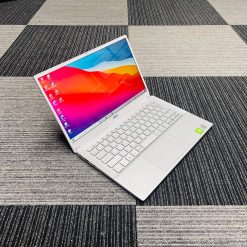 DELL Inspiron 7391 2020-2021 / i7-10510U (~4.90Ghz) / NVIDIA® Geforce® MX250 (2GB) / 13.3” FULL HD IPS / RAM 8GB / SSD 512GB